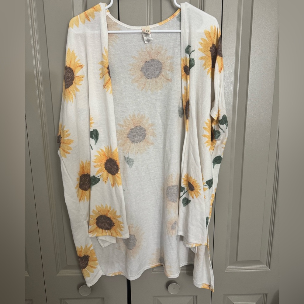 7th Ray White Sunflower Kimono